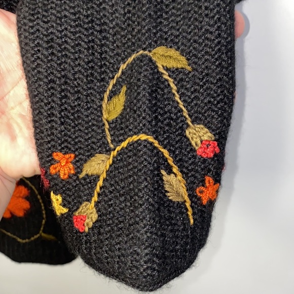 QUIPU NWOT 100% baby alpaca floral embroidered button up cardigan size S black - Picture 6 of 10